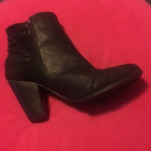 Qupid black suede/ faux leather ankle boots
